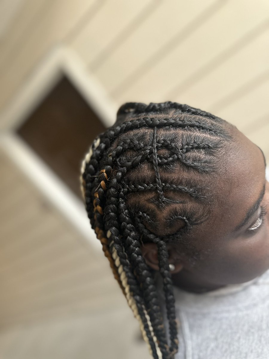 ThatGrlCo's tweet photo. Book with me for your hair needs 🫶🏽 located in Hammond,La . I do kids hair as well. Retweet, Share, Like, Comment! BraidsByCo💆🏽‍♀️❤️. https://t.co/anklRVLQkj