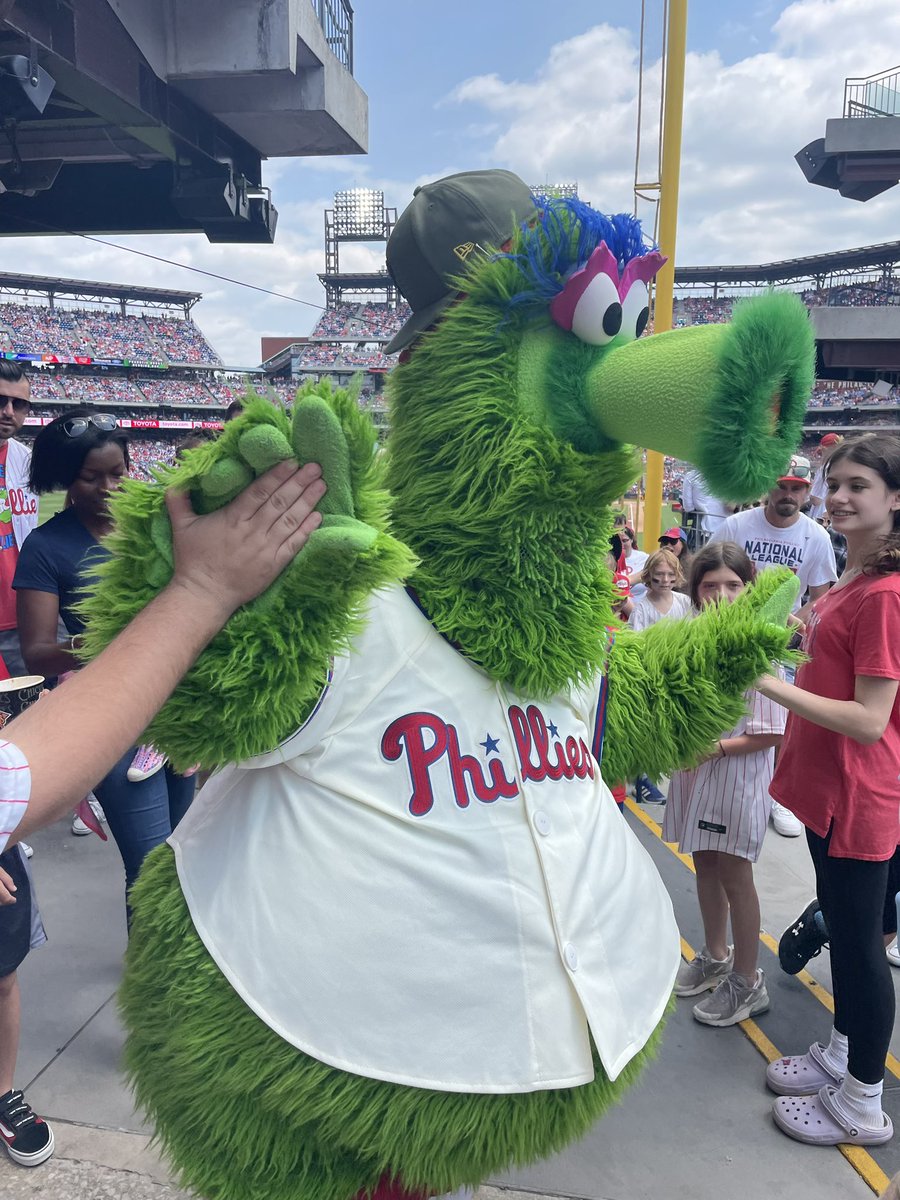smittypig's tweet photo. best mascot in sports!!  @Phillies …and it really isn’t close. https://t.co/sRS5rMDjkd