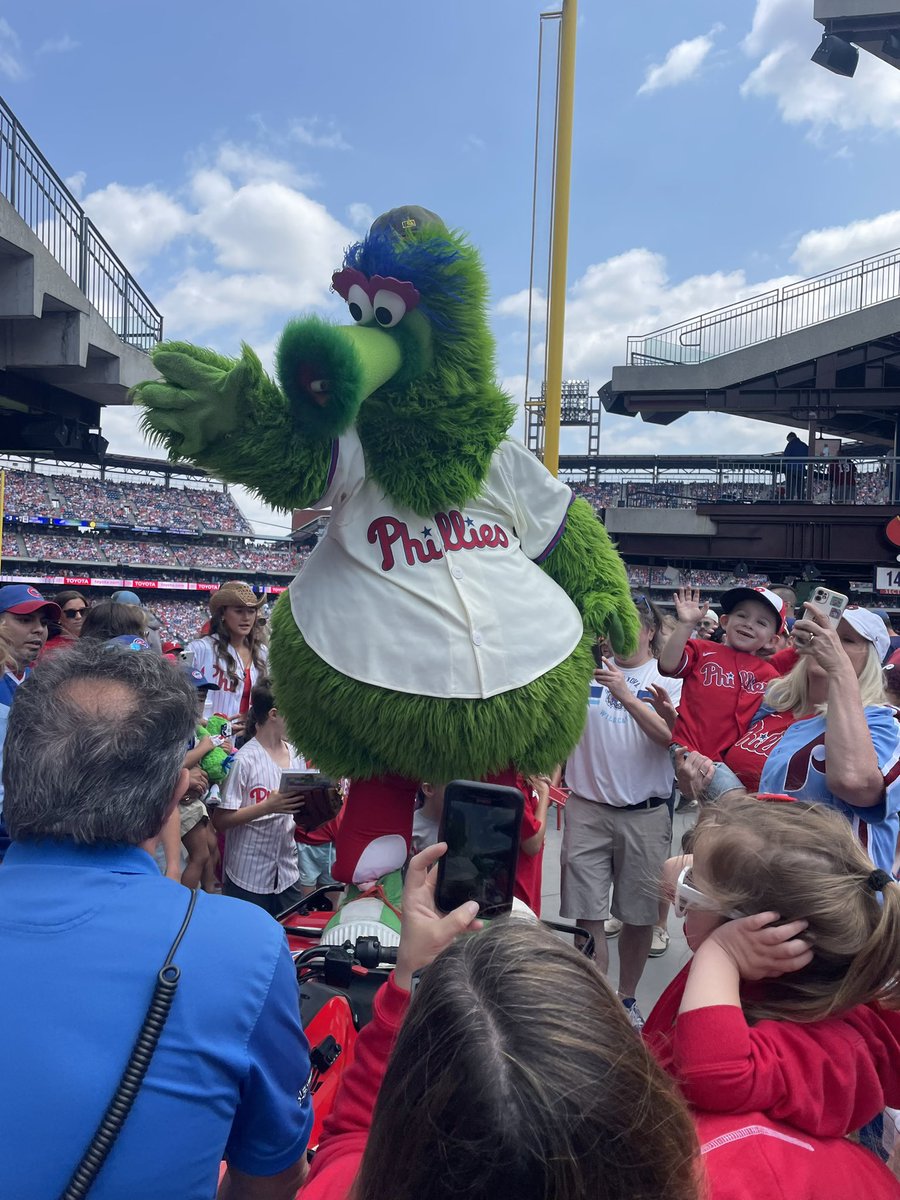 smittypig's tweet photo. best mascot in sports!!  @Phillies …and it really isn’t close. https://t.co/sRS5rMDjkd