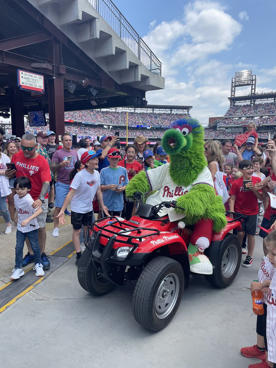 smittypig's tweet photo. best mascot in sports!!  @Phillies …and it really isn’t close. https://t.co/sRS5rMDjkd