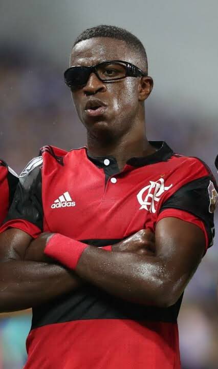 LeLima83's tweet photo. @vinijr  Sua casa está sempre de braços abertos pra vc! 🤗 Força ✊🏾❤️🖤 https://t.co/3ThBr0XvBd