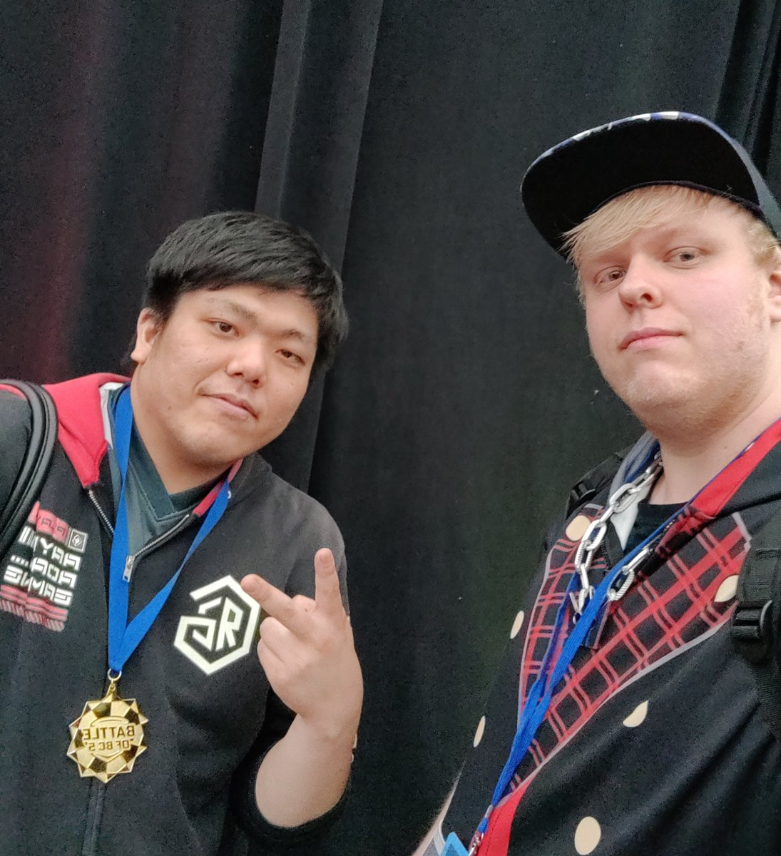 SoraCoded's tweet image. Getting this picture with the legend himself was the highlight of my entire weekend, Battle of BC 5 was an event I will never forget!
@kameme8808 thank you for talking with me and sharing your Sora wisdom! 🙇

Pictures of my new signed Sora controller when I get home? 👀