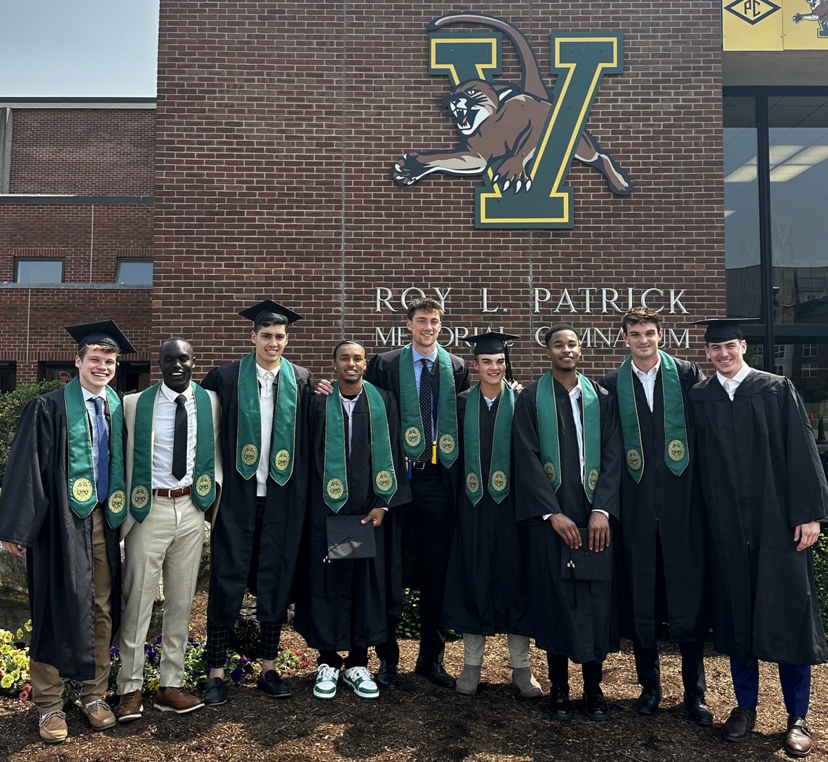 UVMmbb's tweet photo. Hard work pays off 🎓

Congrats fellas 👏👏👏 https://t.co/cn2Il3sdiD