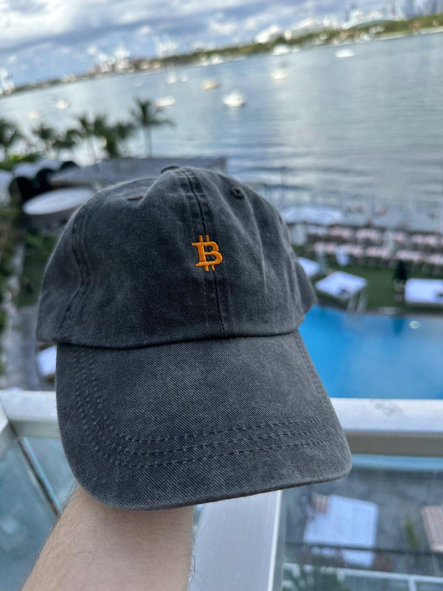 web3apparelshop's tweet photo. #Bitcoin Miami 🌴 https://t.co/NGTUllOZ8b