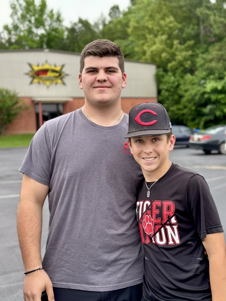 @AndrewKJr05 & @BrockK0409 headed in for youth at our church this evenin to learn more about Jesus, & fellowship with their peers. 
🙏🏻🥰❤️✝️ #GodisGreat #StepByStep #KirklandBoys 

@CoachL__  @amberdbizarro  @CoachSamAdams @OldGoldFB @OHSJackets1 @ocsjackets @CityOfOxfordAL…