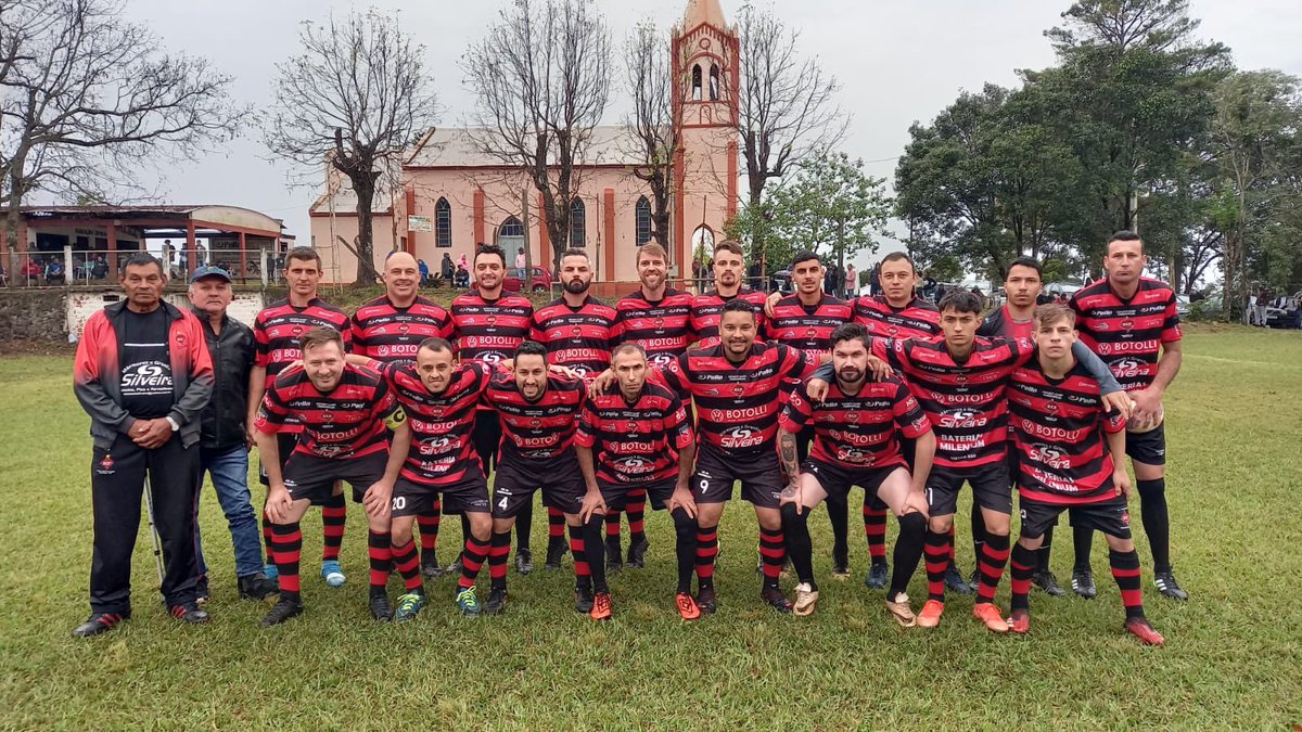 SANTA ROSA/RS: Hoje entramos em campo para defender as cores do Farroupilha, de Lajeado Reginaldo. Debaixo de chuva o jogo ficou no 2 a 2 com o Ouro Verde.
