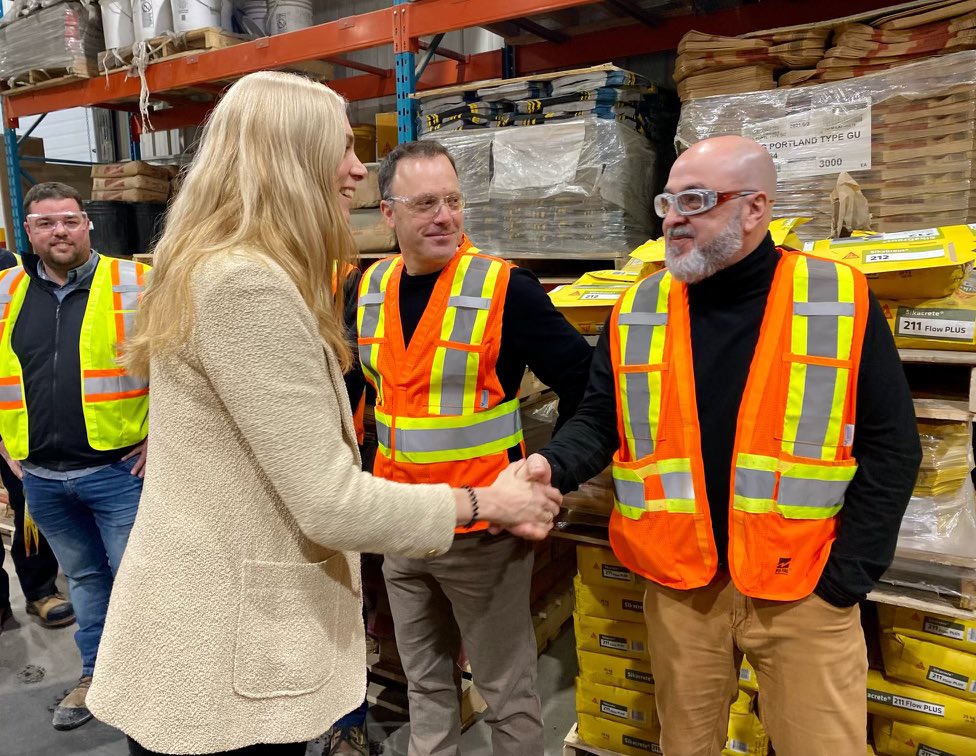 PascaleStOnge_'s tweet image. It’s #EcoDevWeek! Follow me and discover businesses that will receive financial support from our government, so that they can continue to grow and develop the local economy, all across Quebec.

Where do you think our first stop will be?