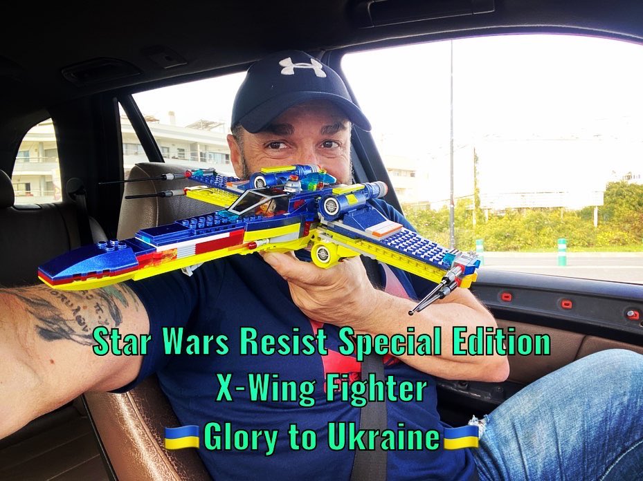 DavidMatrecano's tweet photo. Good night Mr. Hamill. 

We would like to show you this unique Lego X-Wing Fighter (there are only two) crafted with the colours of the Ukrainian 🇺🇦 flag and a beautiful set of led lights. These 2 fighters has been built by me & my son Jordan (a very big fan of Luke Skywalker), as a special gift for you and for President Zelenskyy.

Greetings from Ibiza, Spain 🇪🇸
from David & Jordan Matrecano.