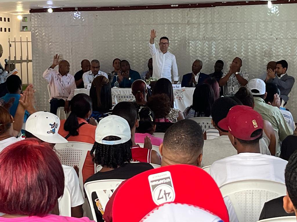 Gracias al joven Dr. Emill Soto y su equipo político por la extraordinaria actividad de esta tarde en ciudad agraria, en apoyo a nuestra candidatura a Senador por la Provincia Sto. Dgo. Mi gratitud  con ustedes.