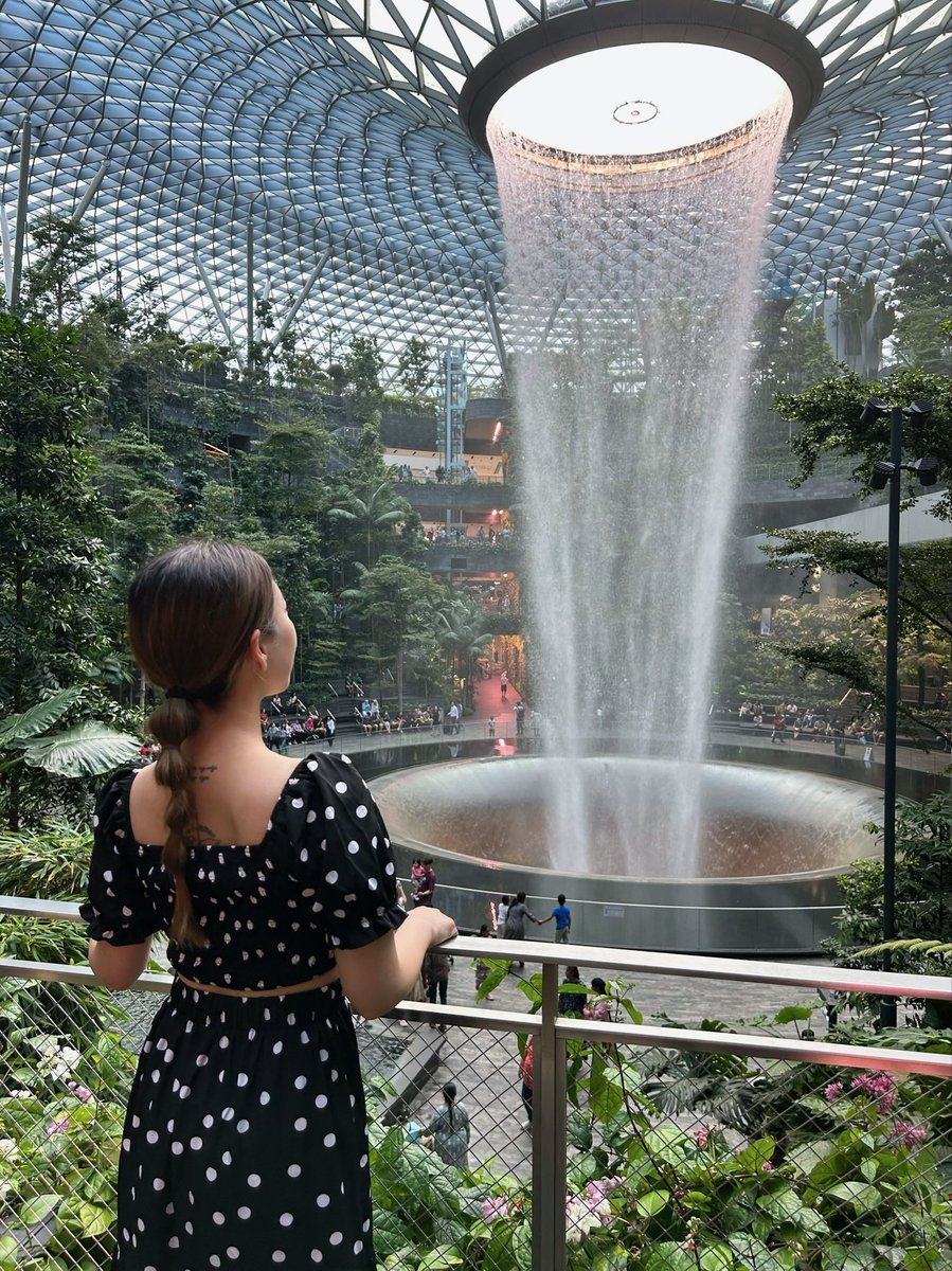 m0526_miley's tweet photo. Singapore🇸🇬 https://t.co/J5CZqHwMIO