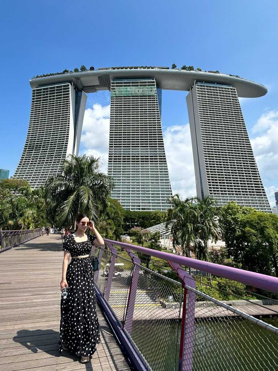 m0526_miley's tweet photo. Singapore🇸🇬 https://t.co/J5CZqHwMIO