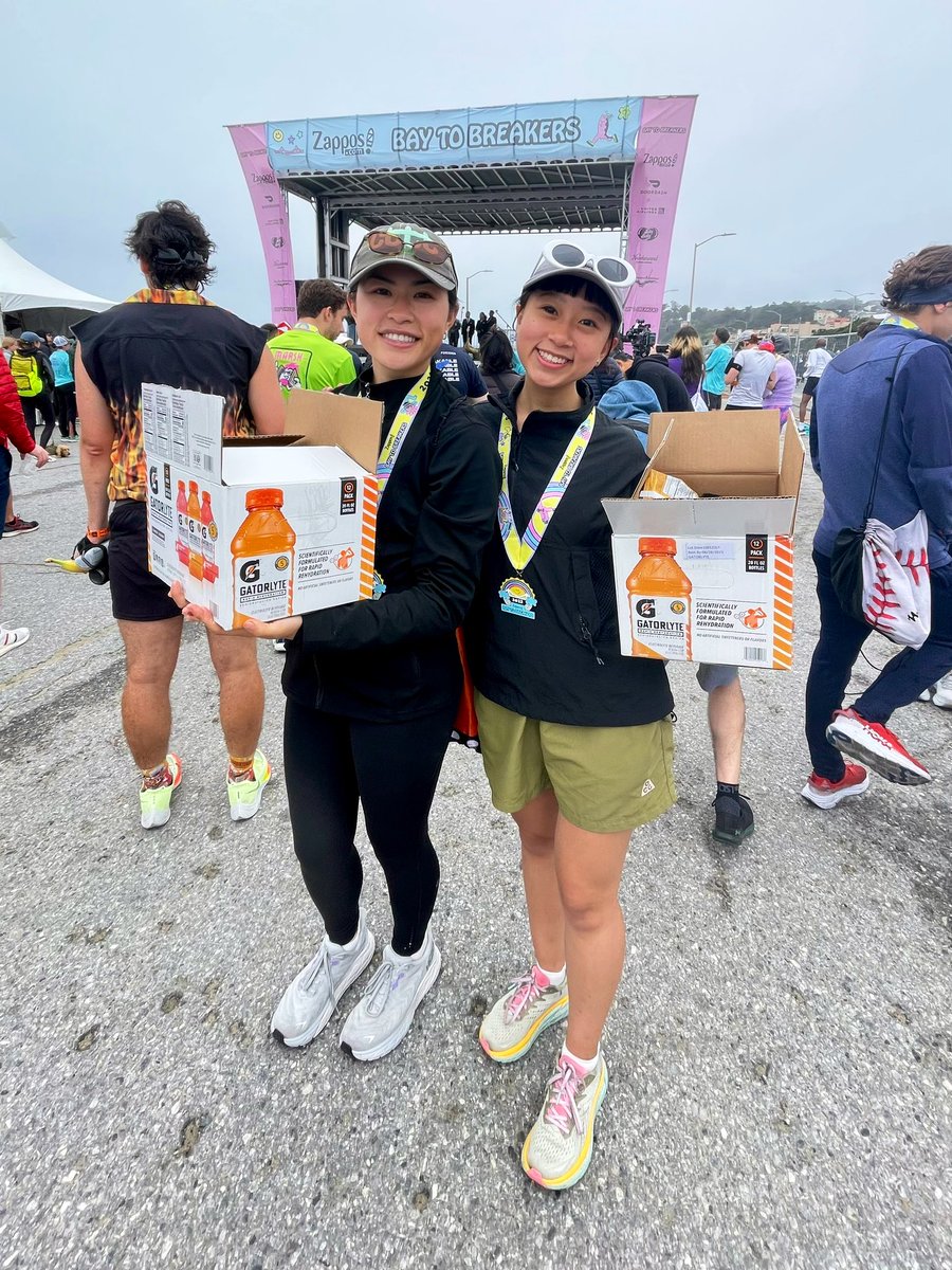 booritney's tweet photo. bay 2 breakers 🌈 https://t.co/7BAwYmpzIG