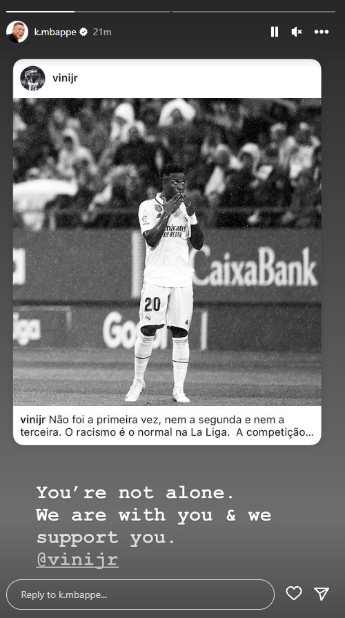 PointFootfr's tweet image. BREAKING NEWS📷. K.MBAPPE Soutien totalement VINICIUS.JR sur ses réseaux sociaux.
En effet l'ailier du Réal Madrid à craqué en plein match suite à des chants raciste des supporters.