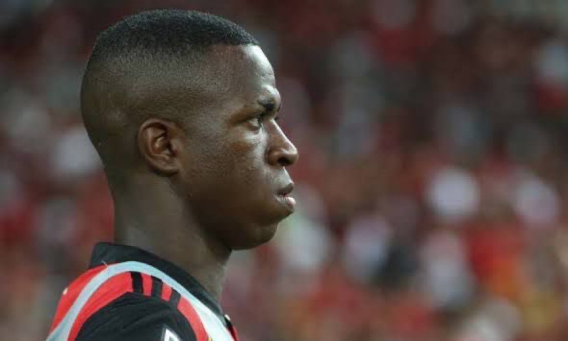 theMadridZone's tweet photo. 📲🇧🇷 Flamengo club statement: 

Football takes a backseat when violence takes over. Violence for being who you are. Repeated, recurrent violence. Violence when the victim is targeted, violence when the victim reacts and denounces injustice.

The scenes shock and sadden. It is even more shocking to know that this is not the first time and that so little has been done to combat and prevent this from happening again.

To say that racism is a crime is the obvious. It is necessary to denounce the violence that is repeated and intensified. It is necessary to take concrete actions to combat it on a daily basis.

@vinijr , we are always with you. Millions of red-blacks, millions of Brazilians, millions of people who are outraged when someone is a victim of violence.