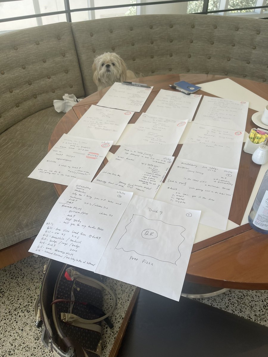 LarryChiang's tweet photo. You can code or wear a costume.

You can build or be a middleman.

You can create value & do guerilla marketing for Satoshi bc we are all his tech sales and SVP of sales and selling #cs183s 

The former 2 will succeed in any market. The latter works in a fiat world (#web4) and the Bespoke World {#web5}