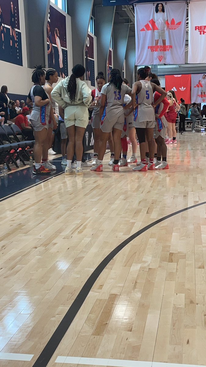 1NationEliteGBB's tweet photo. #LitNation 📈 @3SSBGCircuit was crazyyyyyyy this weekend! Excited for July! Good luck to all of our players with their High School teams in June! https://t.co/CJvZInRPPh