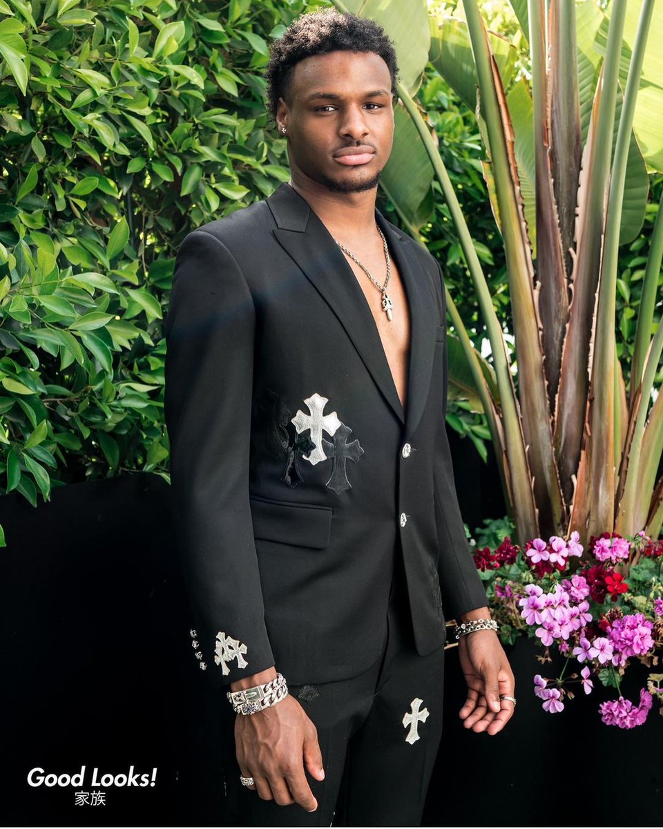 BleacherReport's tweet photo. Bronny's fit for Prom 💧

(via @goodlooksfamily) https://t.co/dHeumCi3sY