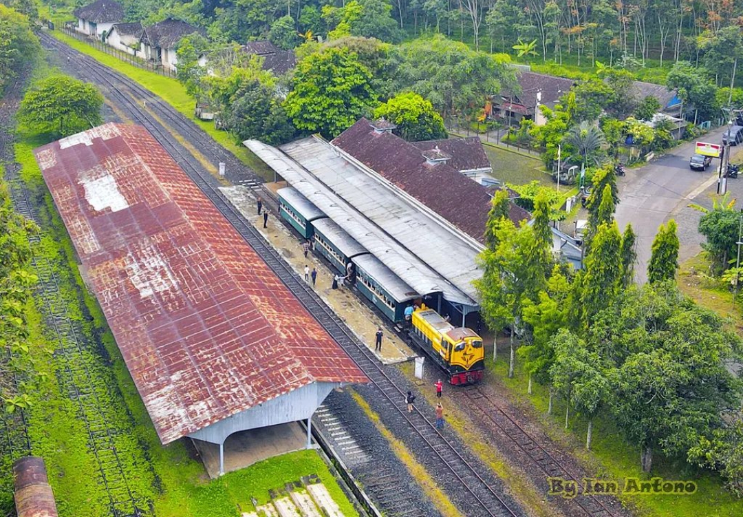 KAI121's tweet photo. Ingin berlama-lama denganmu, menikmati indah lugumu. Ya, karena waktu terasa singkat untuk sebuah kenangan yang hebat.

Selamat pagi, #SahabatKAI

#WonderfulIndonesia

📸ian_antono (IG) https://t.co/oAj7AsSzME