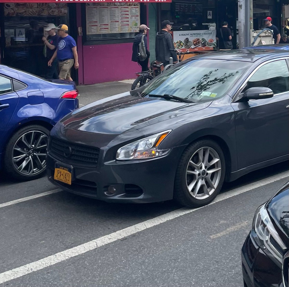 Reported_NYC's tweet photo. The driver JPX1423 blocked the bike lane near 161 7th Ave on May 21. This is in Brooklyn Community Board 06 #brooklyncb6 &amp; #NYPD78. #VisionZero #BlockedBikeNYC https://t.co/54s22JM7mz