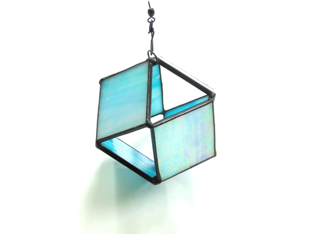 stndglass's tweet image. Stained glass ball, 3D orb spinner, iridescent blue, geometric octahedron tuppu.net/52f6d59 #DesignsStainedGlass #Etsy #suncatcher #BlueSuncatcher