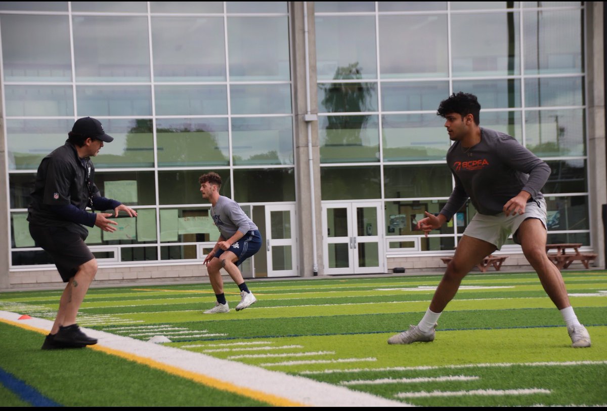 saintjordan21's tweet photo. Always a good time when some of the band gets back together again @Ethan27532894 @aiden_thomas19 @AlexGagnon08 @Antonio_Conte13 @MassimoRyan1 https://t.co/5xbY6W5Jmz