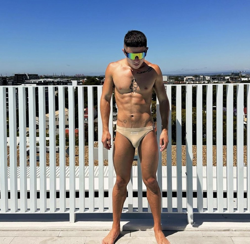 Kingandthealter's tweet photo. Summer Flex 💸 #kingandthealter #speedo #mensswimwear #budgysmuggler https://t.co/VoweEtkimC