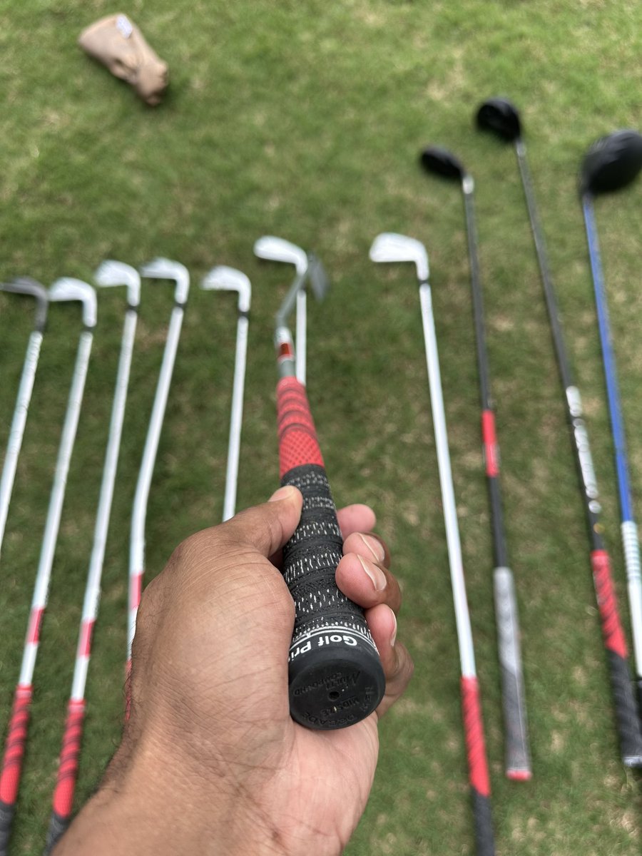 CGandy11's tweet image. I’m convinced someone from @WWE was body slamming my golf bag then released it to the dogs. All 14 clubs destroyed. @united who is working in the bag department. 

I wish I was making this up! 

@trillgolf @NoLayingUp @golf_subpar @danorlovsky7