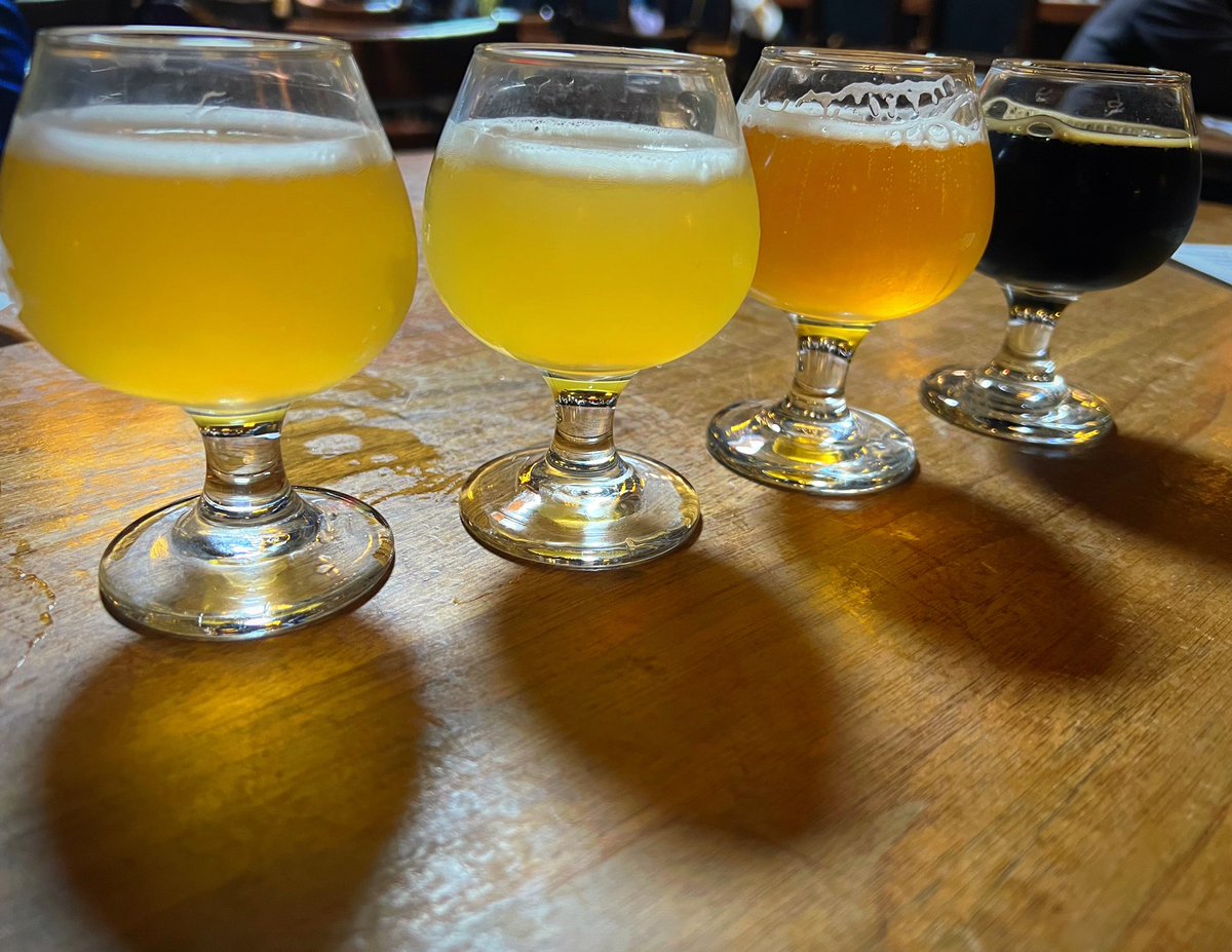 lanuovasuzy's tweet photo. 🍻#SeattleBeerWeek https://t.co/4Cjaw95XFu