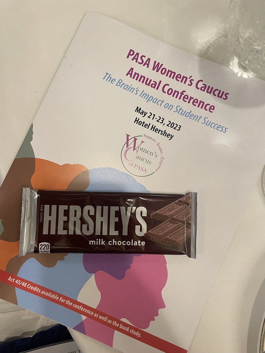 Networking with some amazing women at the sweetest place on earth 🍫 #TeamCCIU #WeGetToCCIU @ivana_i_ @NoreenON6 @jlchicosky @JessicaSahl @MaryDriscoll91 @MrsKylieHand @PasaSupts