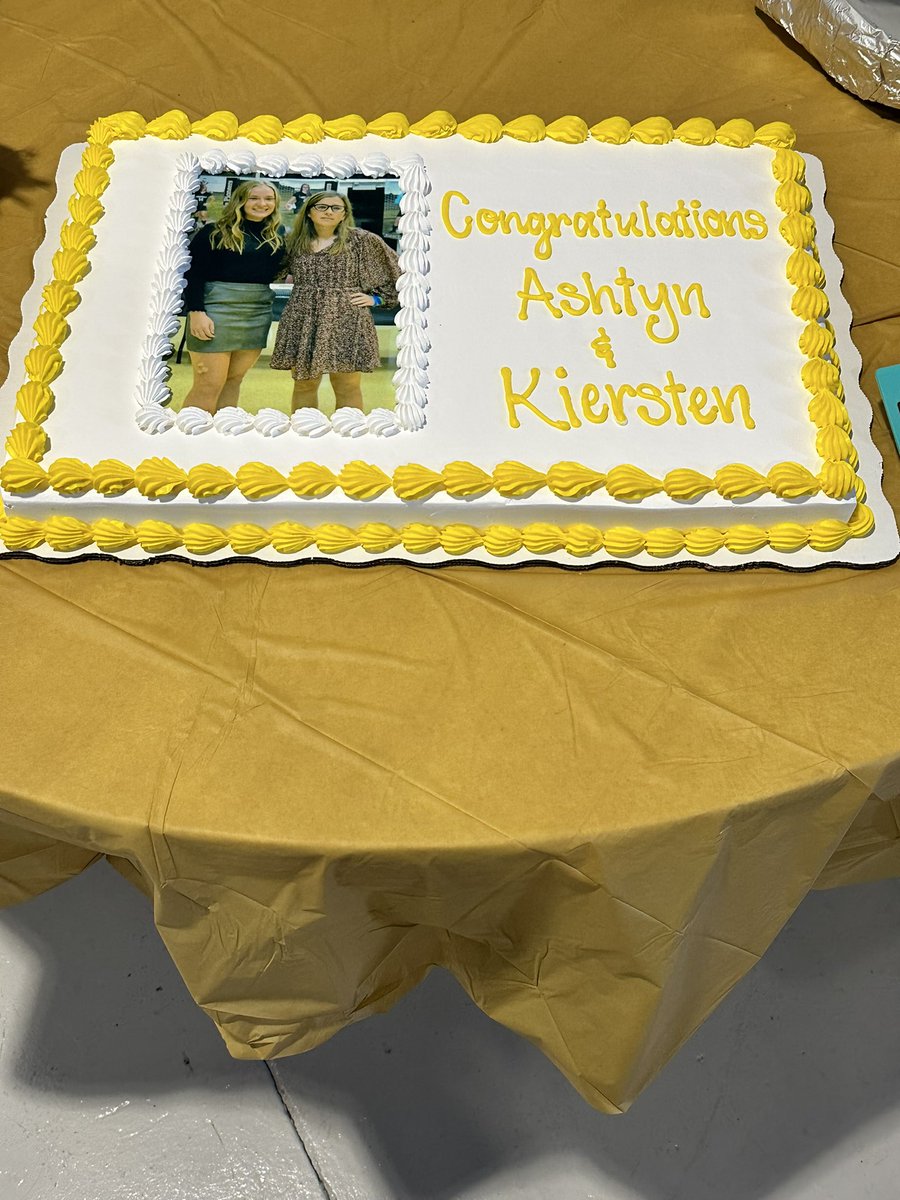 taaronmayes's tweet photo. Sr week!  Ashtyn’s Sr Graduation Party!  #graduate #everyendisanewbeginning #2023grad #begreat https://t.co/239DkFP3dU