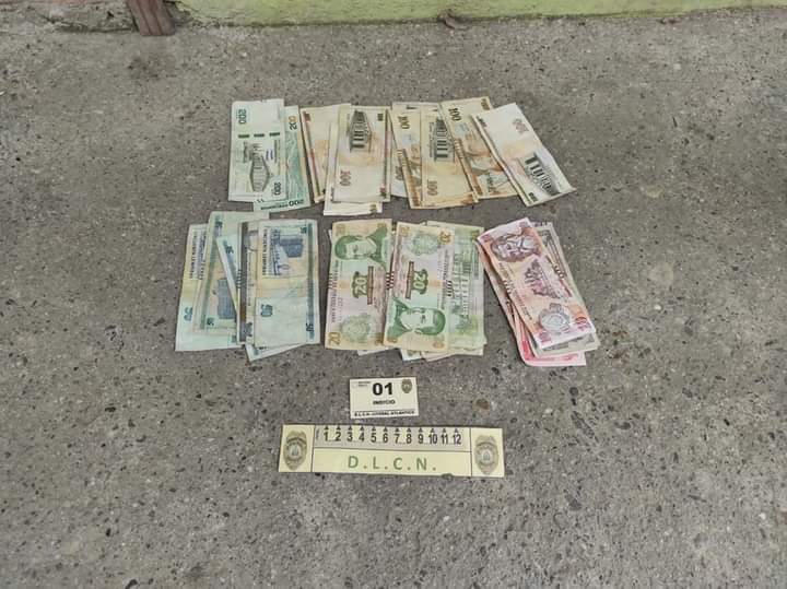 TVMASSB1's tweet photo. FUERZAS ARMADAS DE HONDURAS 🇭🇳
La Fuerza de Tarea Conjunta Xatruch, en apoyo a la Dirección de Lucha Contra el Narcotráfico, realizó un allanamiento en el Barrio La Pava, Saba, Colón, requiriendo en el lugar a cuatro ciudadanos, por suponerlos responsables del delito de tráfico. https://t.co/OaSV5QdZNp