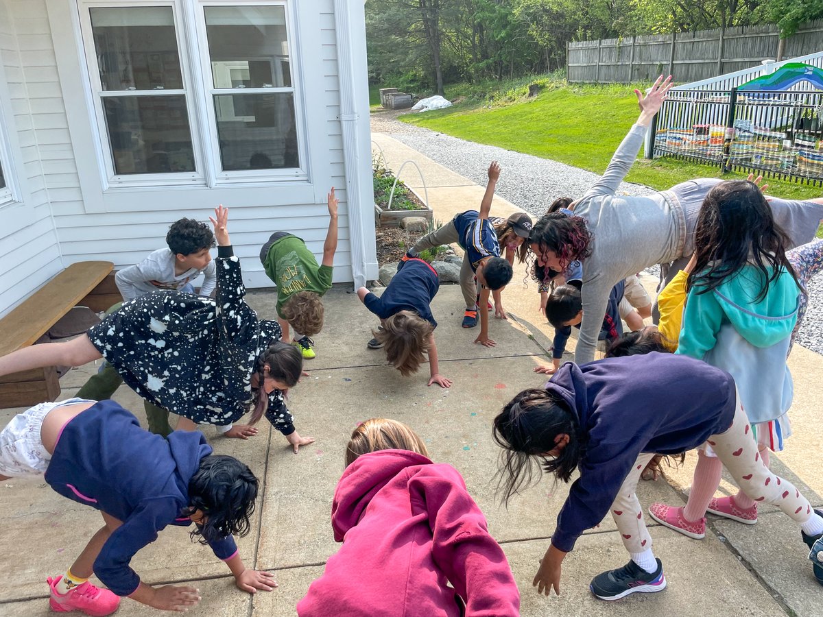 LexMontessori's tweet photo. Yoga class in Lower Elementary!
#IAmLMS #LMSLowerEl #LMSBelonging #LMSHappiness https://t.co/1FT0qbScGs