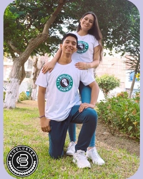 BioclusterPeru's tweet photo. Haciendo lo que más nos gusta #BiologíaPasiónYVida 💚
NUEVOS POLOS!! I💚 Biología &amp; Darwin
🫶🏼Gracias Brenda y Junior CCBB UNT 🦠🔬🧬 
Realizamos envíos a todo el Perú 🇵🇪
#SerBiólogoEsCool 😎
@BioUNMSM https://t.co/5EtVtEGpxc