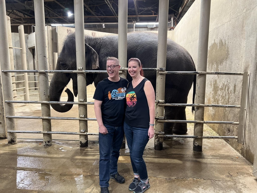 TheMohawkStudio's tweet image. Jess &amp;amp; I got to wash an Elephant today. She’s a 14yr old Asian Elephant named “Sunny” .
We got to get up close and personal with a living creature that is bigger than an SUV, yet is a gentle sweetheart. This is one of those days that I will never forget.… instagr.am/p/CshhhZKtbSr/