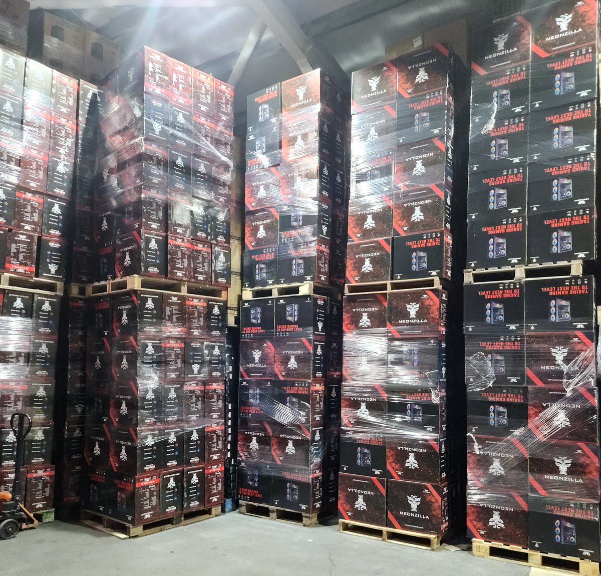 veno_scorp's tweet photo. 🎮 It's time to level up your gaming experience! Check out our high-performance gaming PCs designed to handle the latest titles. #GamingPC #GamingCommunity #gaminglife #venoscorp https://t.co/UgdLS63q0w
