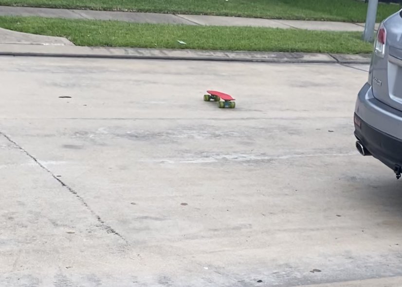 ChickenDaCrookk's tweet photo. Can somebody come get my skateboard please 😞 https://t.co/2bwt1288lc