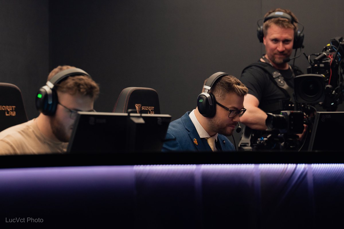 LucvctPhoto's tweet photo. Couldn't leave without sharing my last captured Banksémons :
- Coach Banks
- Conductor Banks
- Gamer Banks

Bonus pic from the last "BRING THE HYPE" that resonated through the Arena.
Thank you, rest your voice now.
 #BLASTTVMajor https://t.co/wzr2q3peVQ