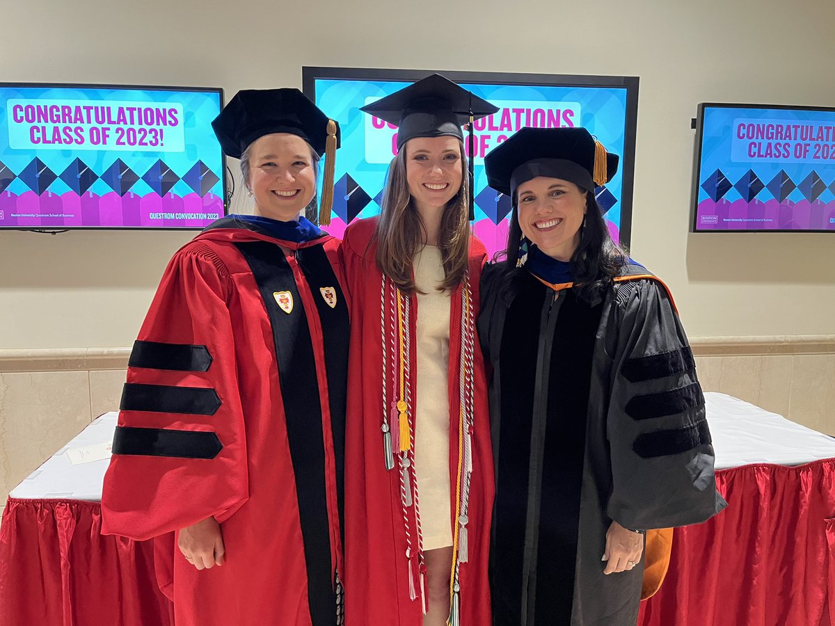 Got to officially walk yesterday and receive my B.A. with Honors in Marine Science! Huge shout out to two of my biggest role models @DaviesswPhD &amp; <a href="/HAichelman/">Dr. Hannah Aichelman</a> - I am forever grateful for all I’ve learned and will continue to learn from you two 💖🥂