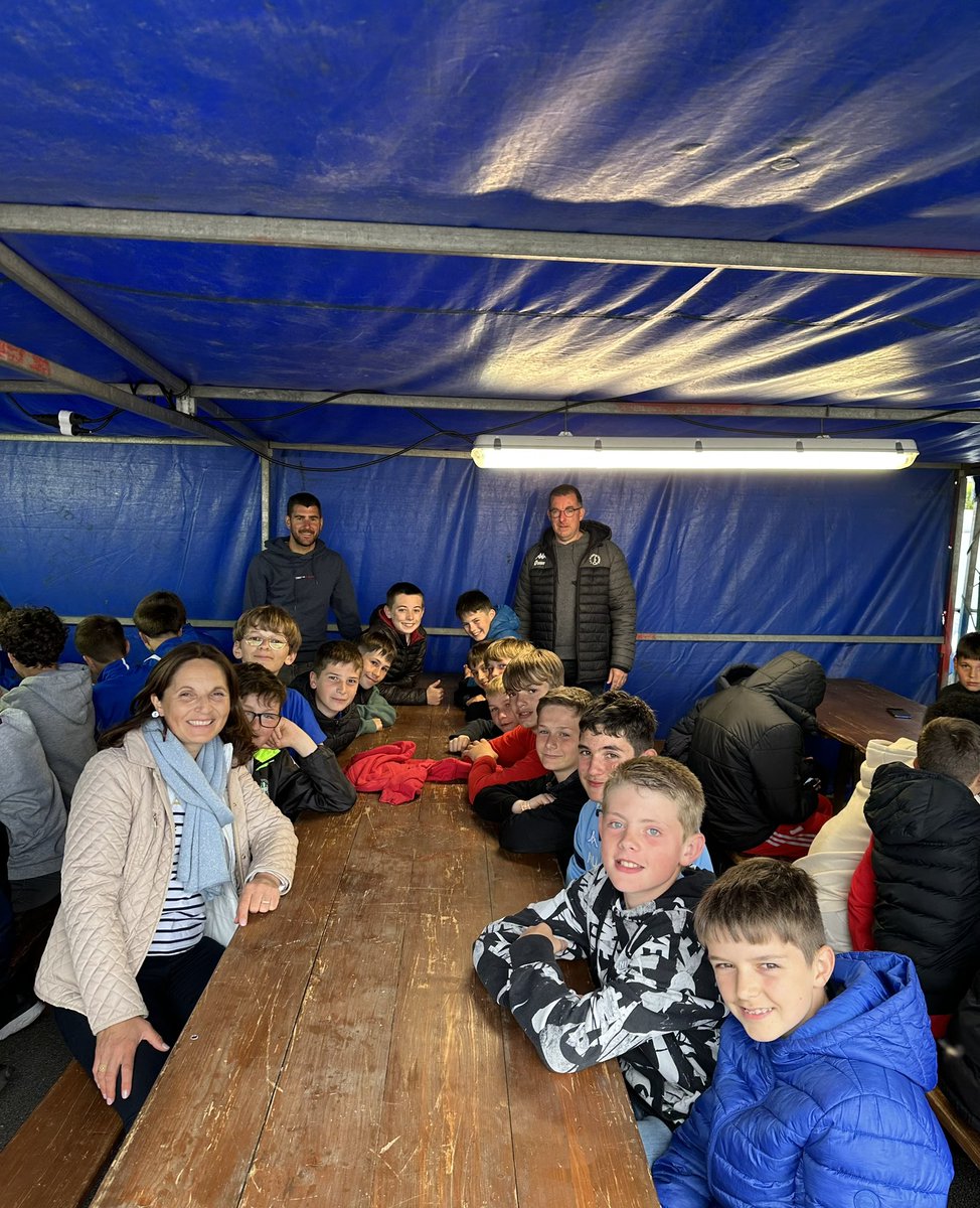 lilianatanguy's tweet photo. Belle 35e édition du Tournoi international de ⚽️ U13 @MondialPupilles qui a réuni 88 équipes et 20 nations ! Ravie d’avoir encouragé  les joueuses et joueurs des centres de #Combrit , #PlogastelStGermain et #Penmarch. Bravo aux organisateurs, entraîneurs et familles d’accueil! 👏 https://t.co/ZRsj1Vnenb