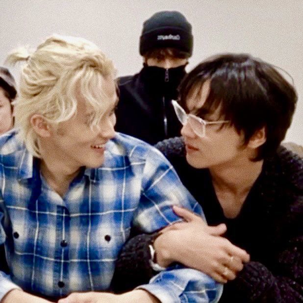 didlovehc's tweet photo. markhyuck au ! || 

donde mark sale con el hermano de haechan y se equivoca de chat 💬 https://t.co/IMgWs11afG