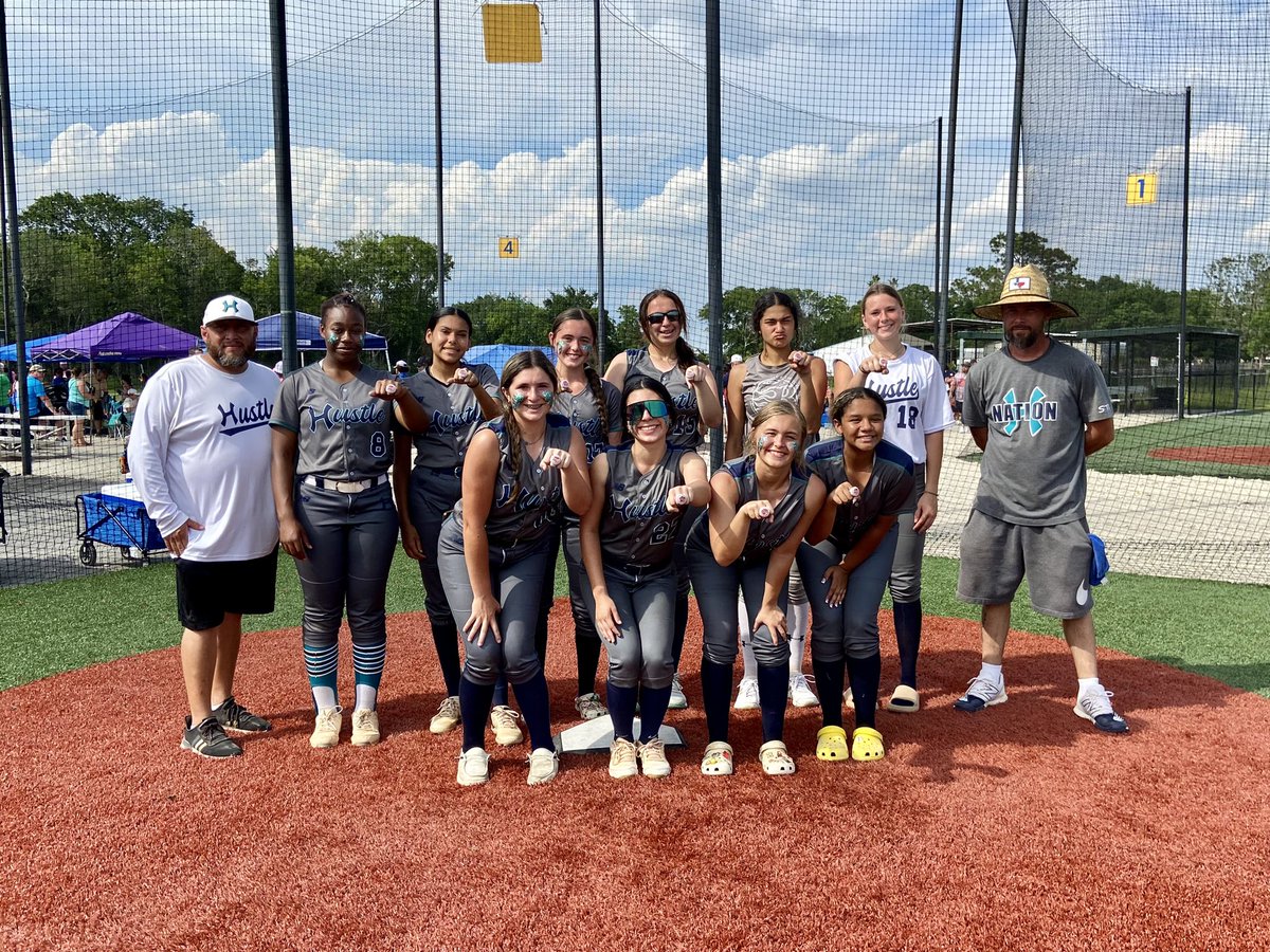 HaylieEder's tweet image. Had a 1 day tournament this Saturday taking home 2nd place! Hitting and pitching was on! #16uHUSTLEPREMIERSTX @HustleFastpitch @StxHustle @CoastRecruits @LegacyLegendsS1 @SBRRetweets @IHartFastpitch @SoftballDown @ExtraInningSB @SealyHigh #2025grad