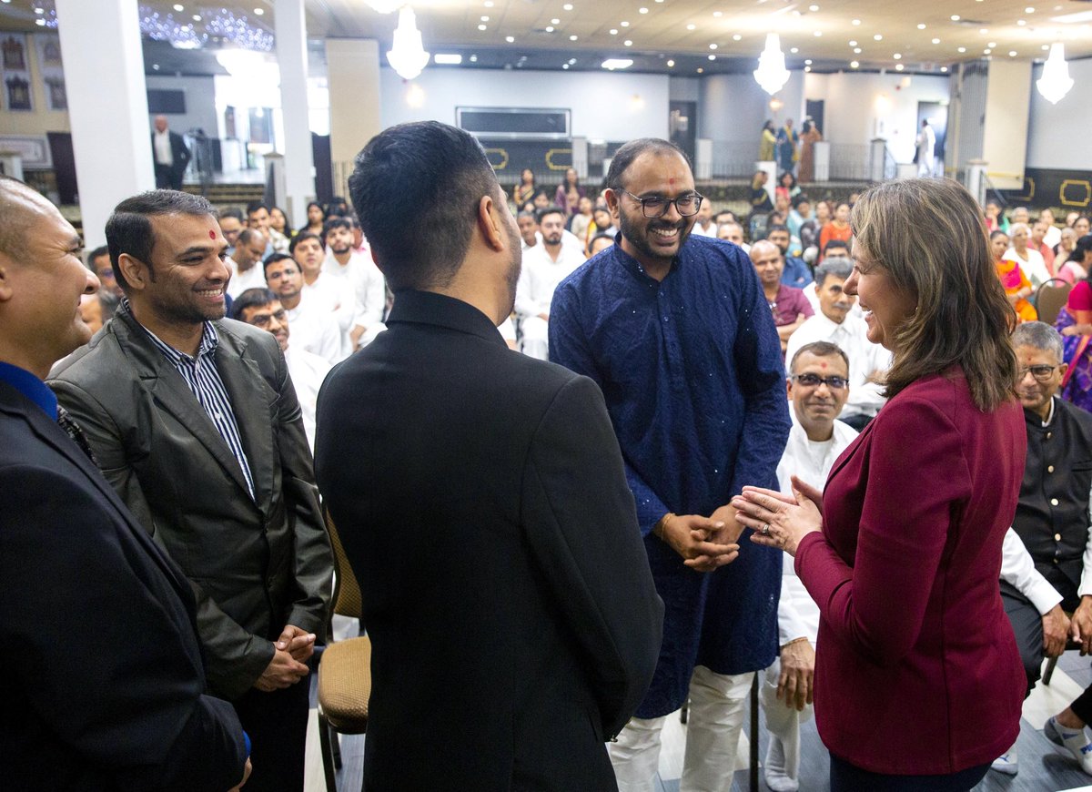 Made another quick campaign stop in South Edmonton at the BAPS Hindu Mandir.

Thank you so much for your enthusiastic support. Together, we will win on May 29th and keep moving Alberta forward.
#abpoli #abvotes #teamUCP #yeg