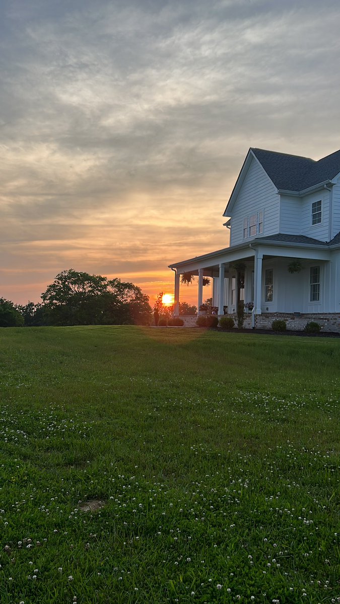 CoachKTurn's tweet photo. There are worse things than cutting grass at 7:30 https://t.co/cEocc8iWiQ