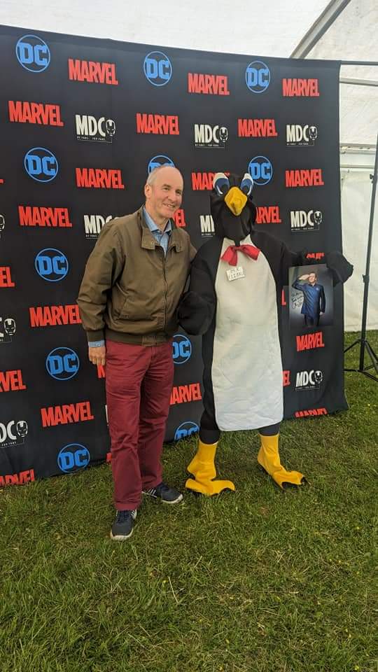 CBarrieFans's tweet photo. Chris Barrie & Mr. Flibble #chrisbarrie #mrflibble #reddwarf #convention https://t.co/tGZIYuwnHN