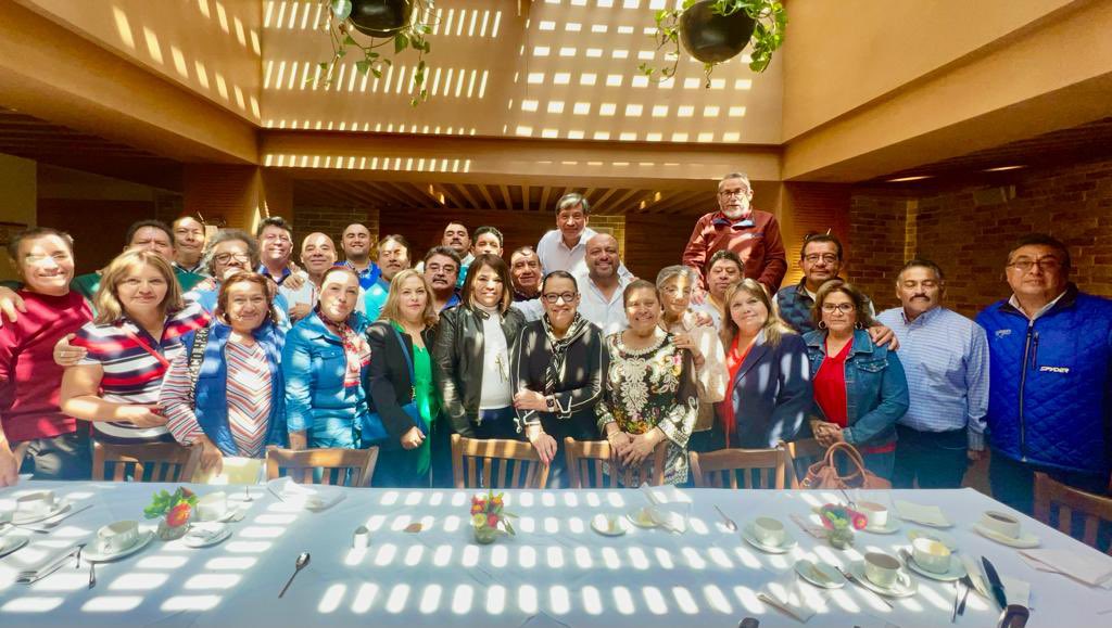 sofis73's tweet photo. En Compañía de Secretarios Generales del Sindicato Único de trabajadores del Gobierno de la Ciudad de México; sostuvimos un encuentro entre amigos, con la Secretaria de Protección Ciudadana Federal, Rosa Isela Rodríguez. 

A la cual recordamos con mucho cariño https://t.co/1wYnJhqnEM
