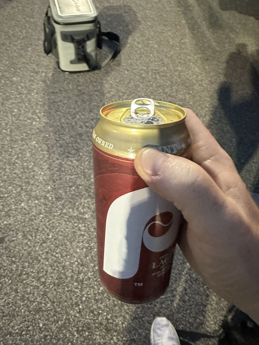 bdowns328's tweet photo. Post game semi final win beer. #teamadvil https://t.co/7cCAarUanL