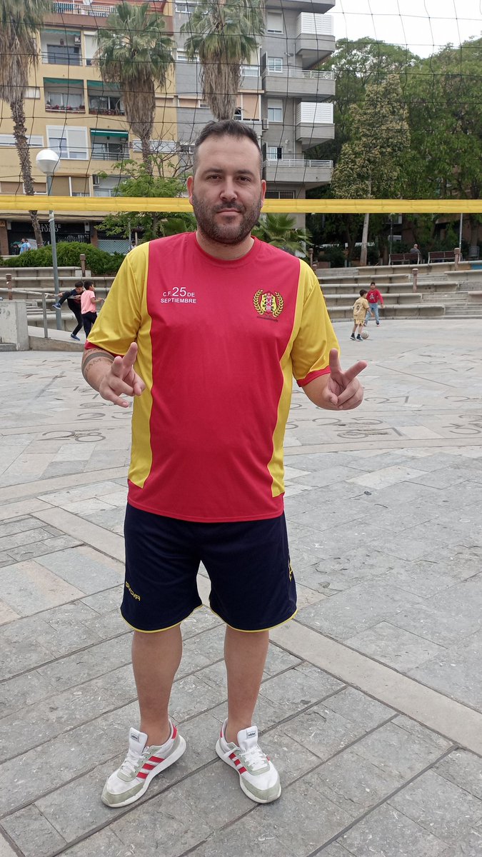 Buyo1510's tweet photo. Hoy al conocer que uno de mis equipos @Juv25 a conseguido ese ascenso a 2cat tan merecido!!las cosas bien hechas dan resultados!!igual que mi @UE_Castellar a 1acat!!     x otro lado dar fuerza a mi @uecastellbisbal y al @UE_Papiol hasta el final luchar x salvar categoría!! BUYO1 https://t.co/uOK4Iiki72