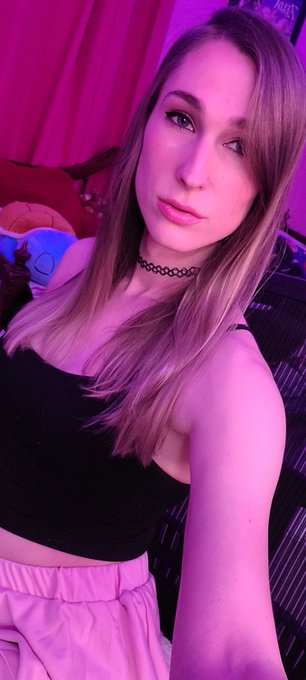 Hey you, I'm live on https://t.co/5nfZ1Aw1h4 come say hello https://t.co/rBLkFi60Ce
