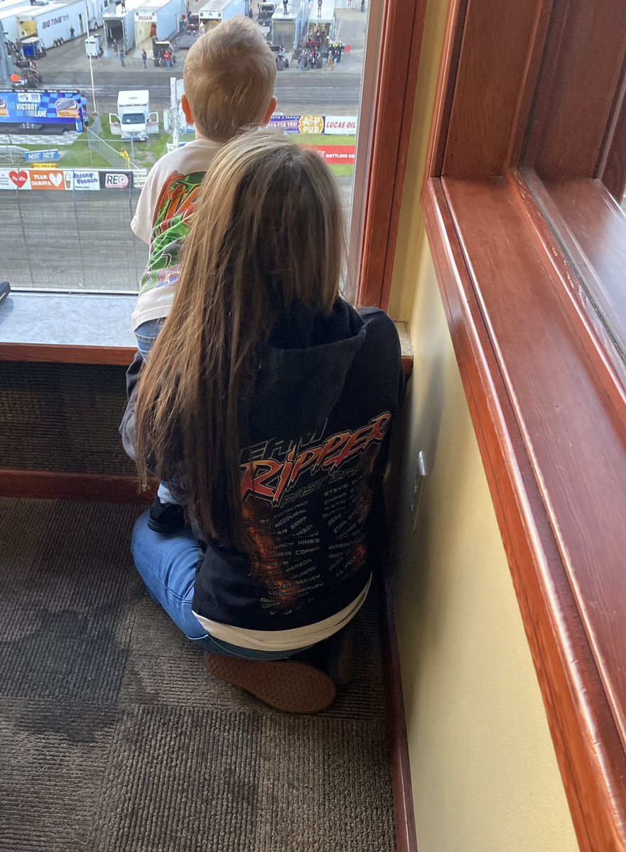 mrs_rmj71a's tweet photo. McLean goes racing 🏁🖤
(Also, peep that awesome #TeamRipper sweatshirt 😜) https://t.co/jDdTvBQQgT