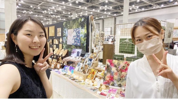 tamabeachco's tweet photo. おはようございます✨
週末のデザフェスには沢山の方々に見に来ていただきありがとうございました！Twitterを見て来店くださった方がいて感動しました🥺日々のつぶやきこれからも続けていこうと思います🏝️

#デサフェス57 
#デザインフェスタ 
#ありがとうございました https://t.co/tFhhWe3XU2